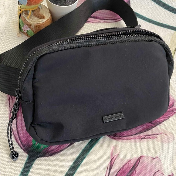 ❤️SALE❤️✨🆕✨Victoria’s Secret Fanny Pack - Picture 1 of 10